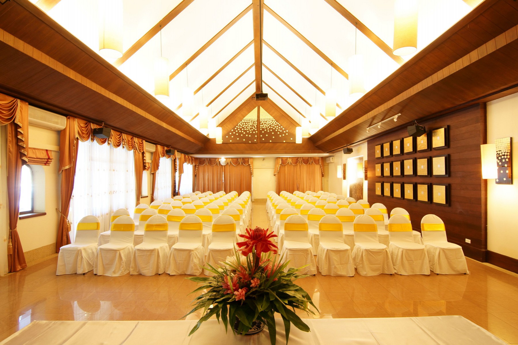 Photo <label>Gallery</label>